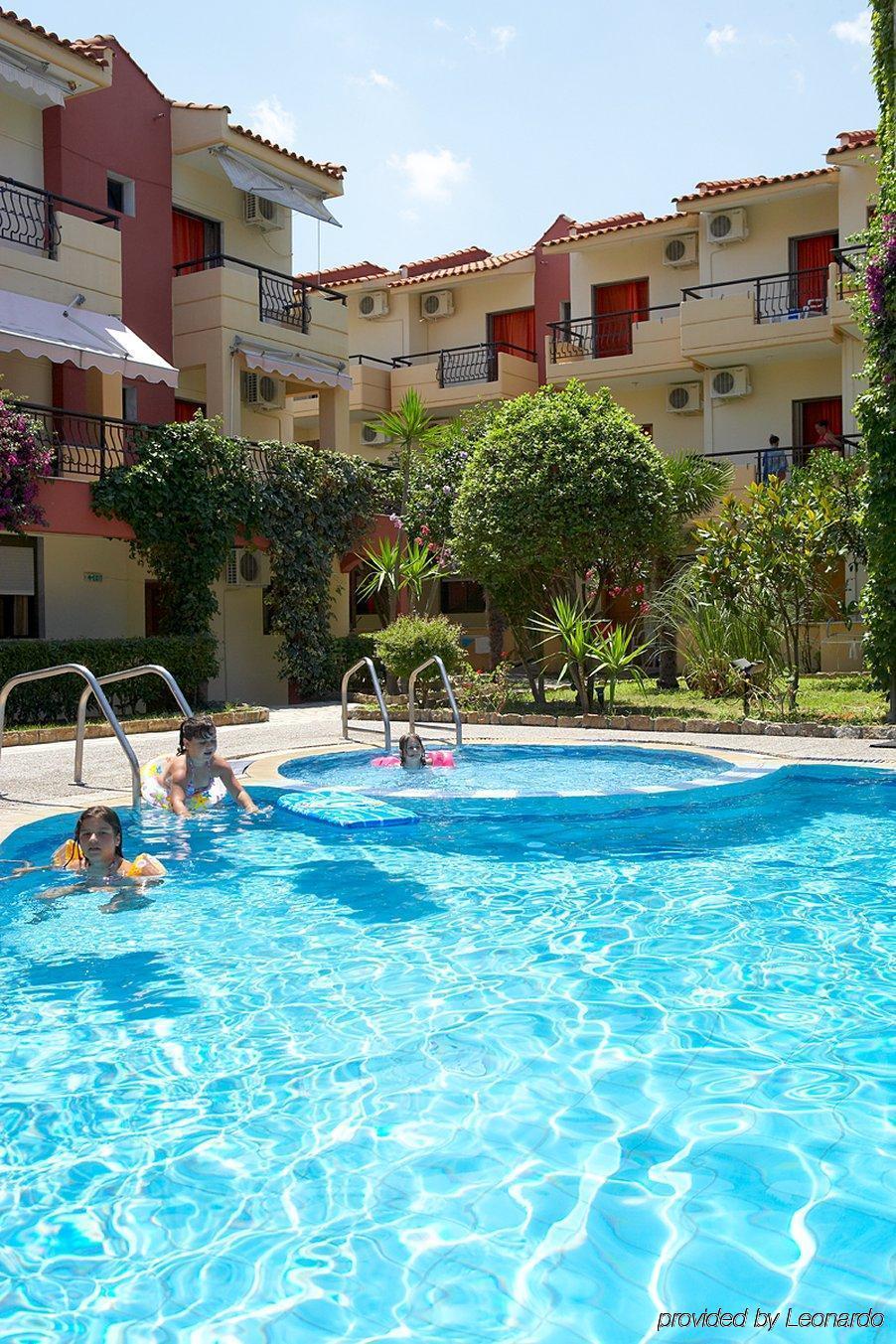 Pelli Hotel Pefkochori Instalações foto